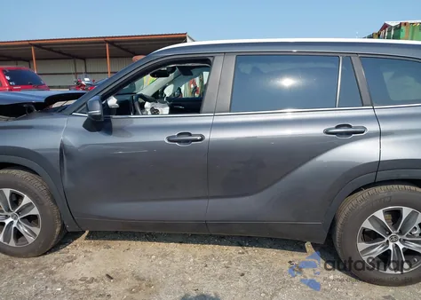 2023 Toyota Highlander Xle z USA, uszkodzony, nr VIN 5TDKDRAH4PS028364